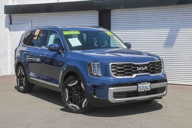 Used 2023 Kia Telluride S w/ S Sunroof Package FWD image 2