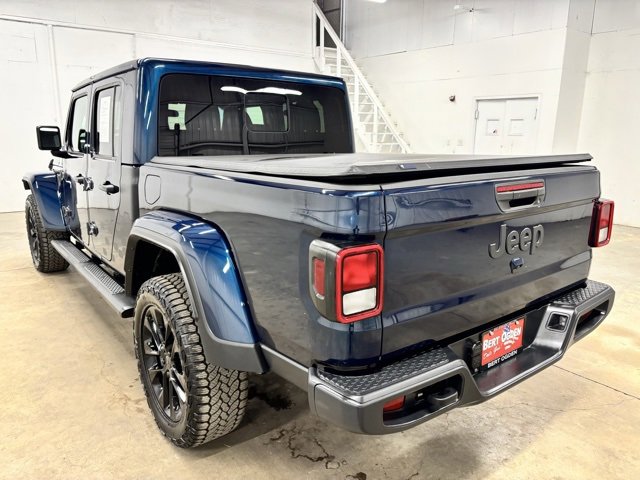 Used 2025 Jeep Gladiator Sport image 5