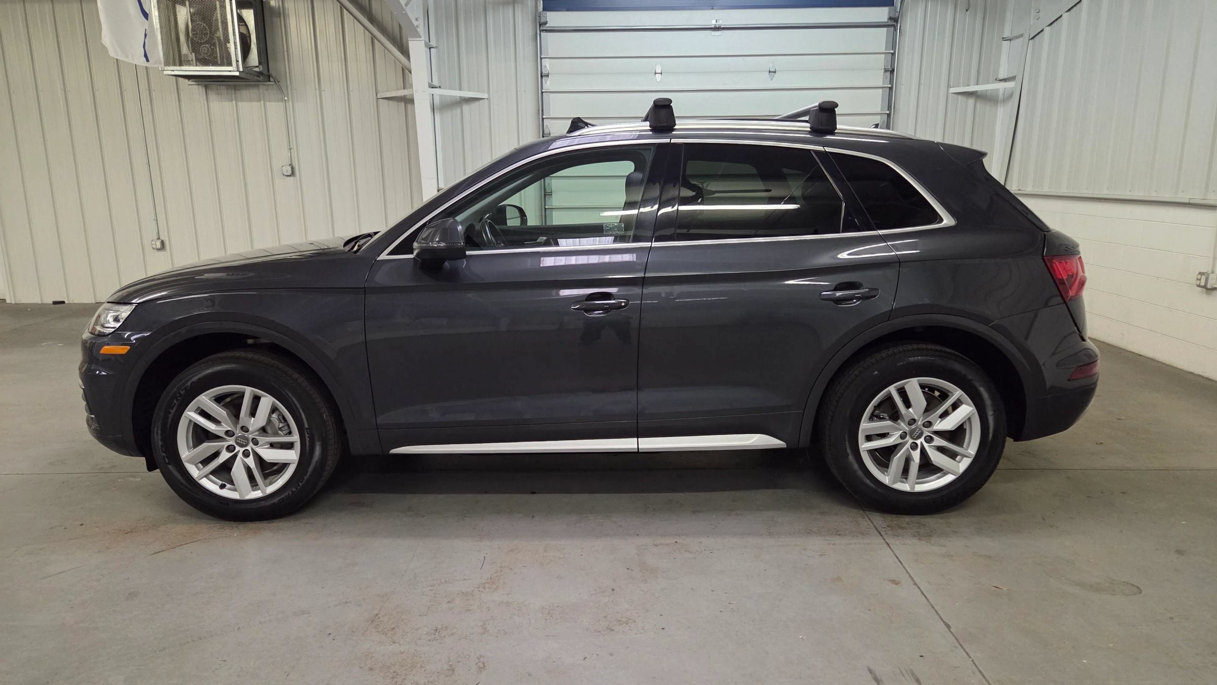 Used 2020 Audi Q5 2.0T Premium w/ Convenience Package AWD/4WD image 3