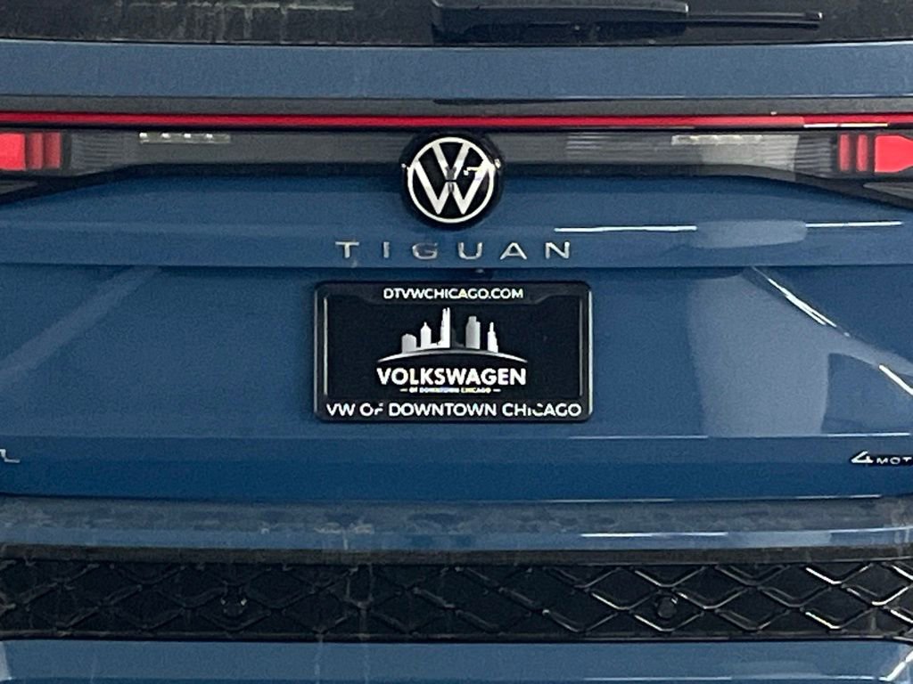 Certified 2025 Volkswagen Tiguan SEL R-Line image 34