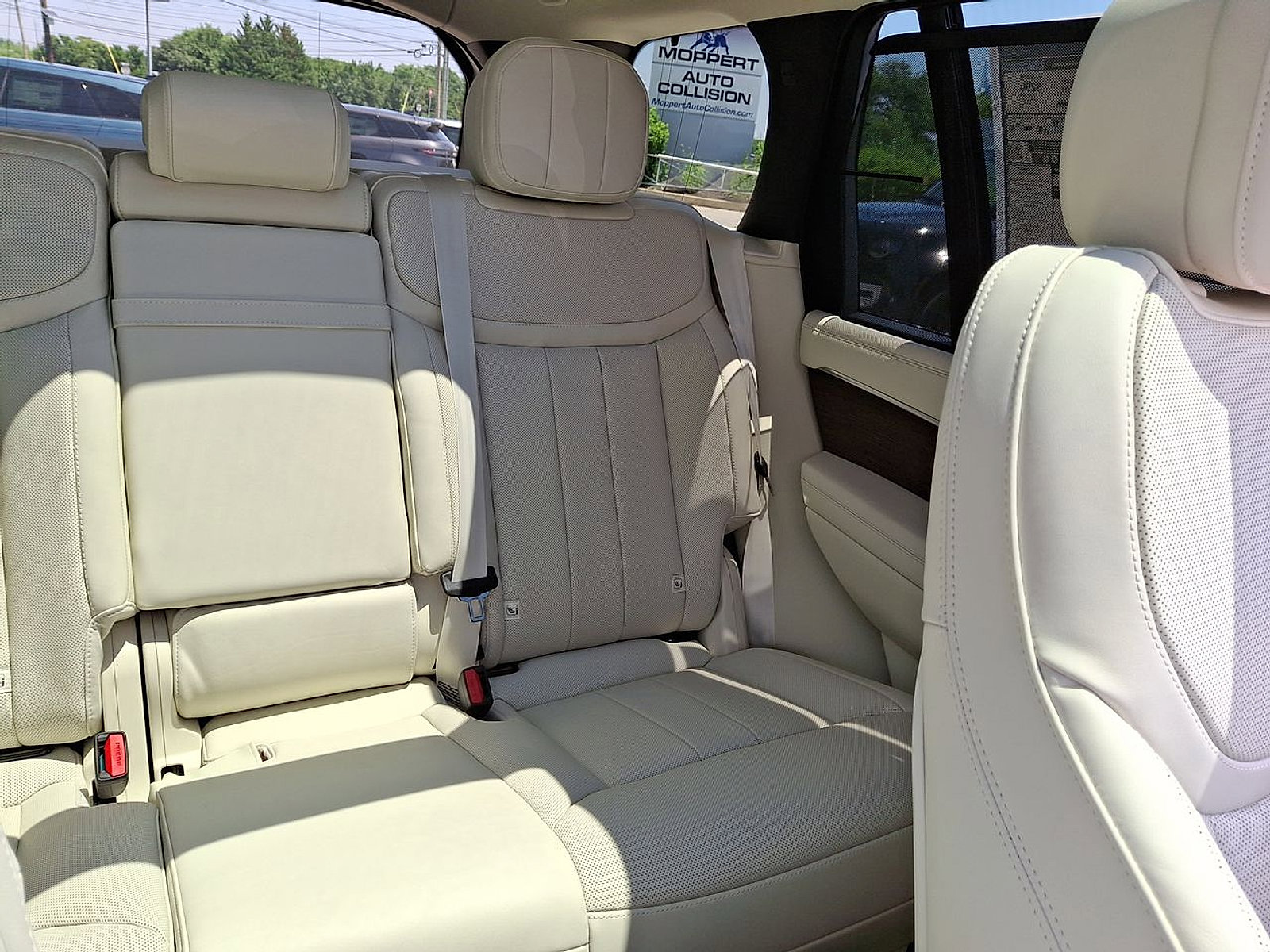 New 2025 Land Rover Range Rover SE image 14