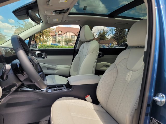 New 2026 Kia Sorento EX w/ EX Premium Package FWD image 9