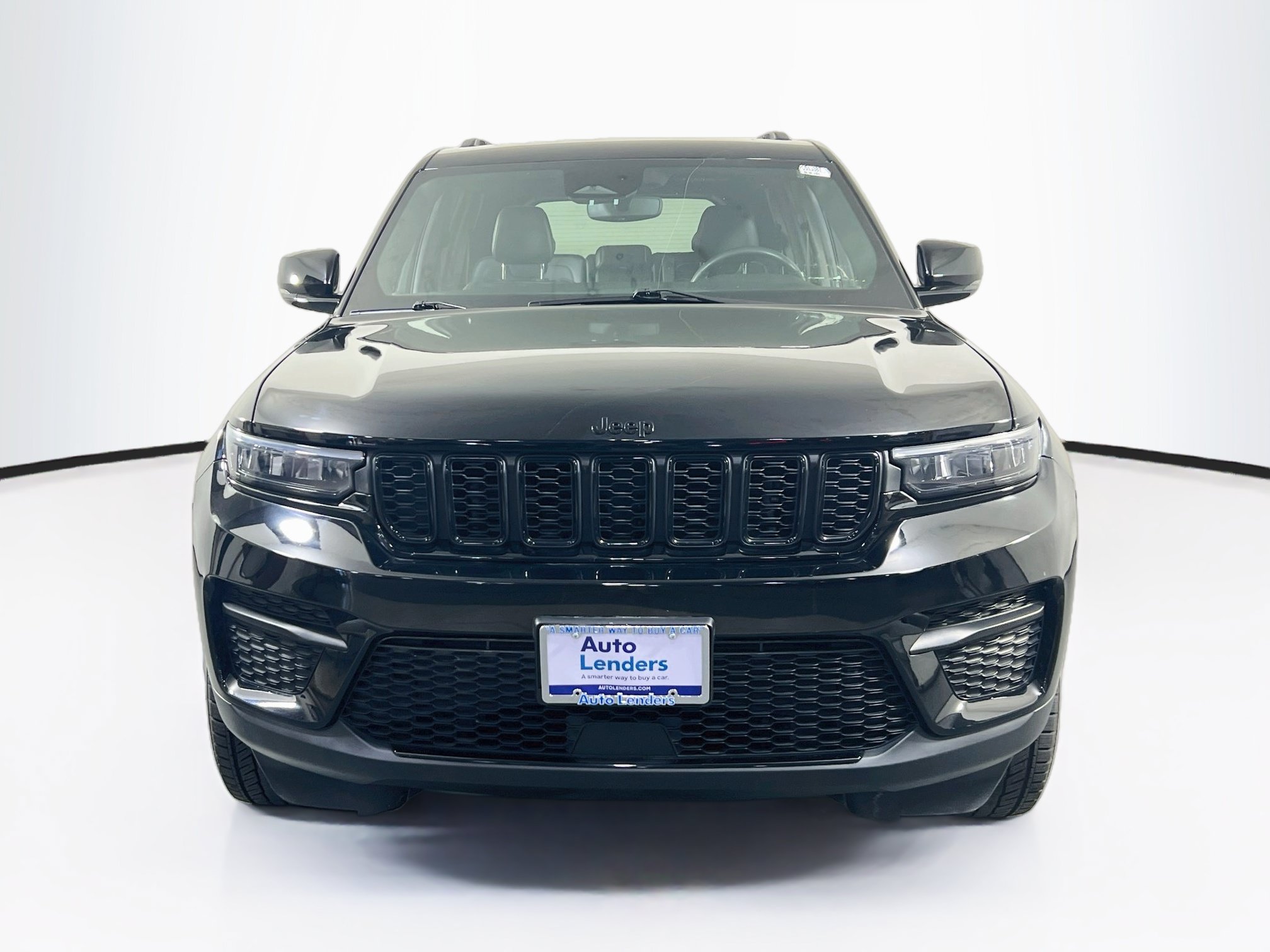 Used 2023 Jeep Grand Cherokee Altitude AWD/4WD image 2