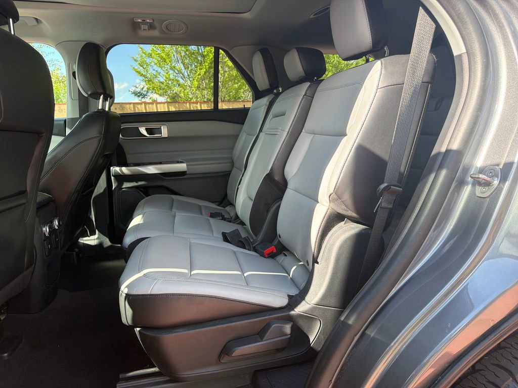 Used 2021 Ford Explorer XLT w/ Equipment Group 202A AWD/4WD image 25