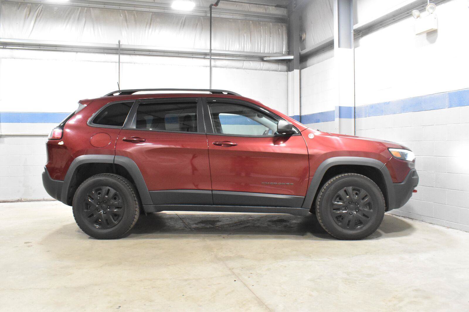 Used 2021 Jeep Cherokee Trailhawk w/ Comfort & Convenience Group AWD/4WD image 24