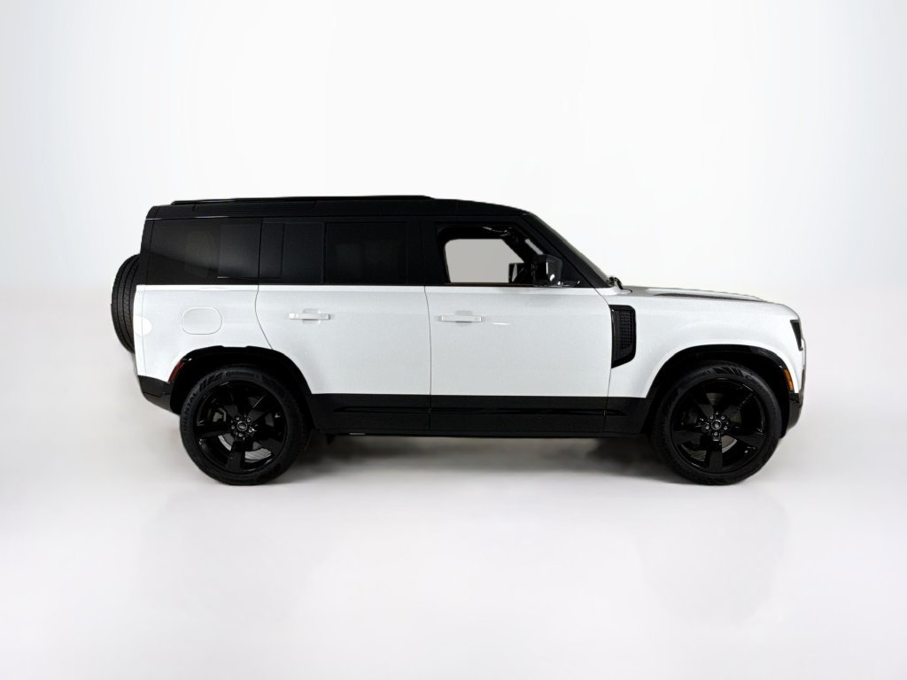 Used 2024 Land Rover Defender 110 X-Dynamic SE AWD/4WD image 6