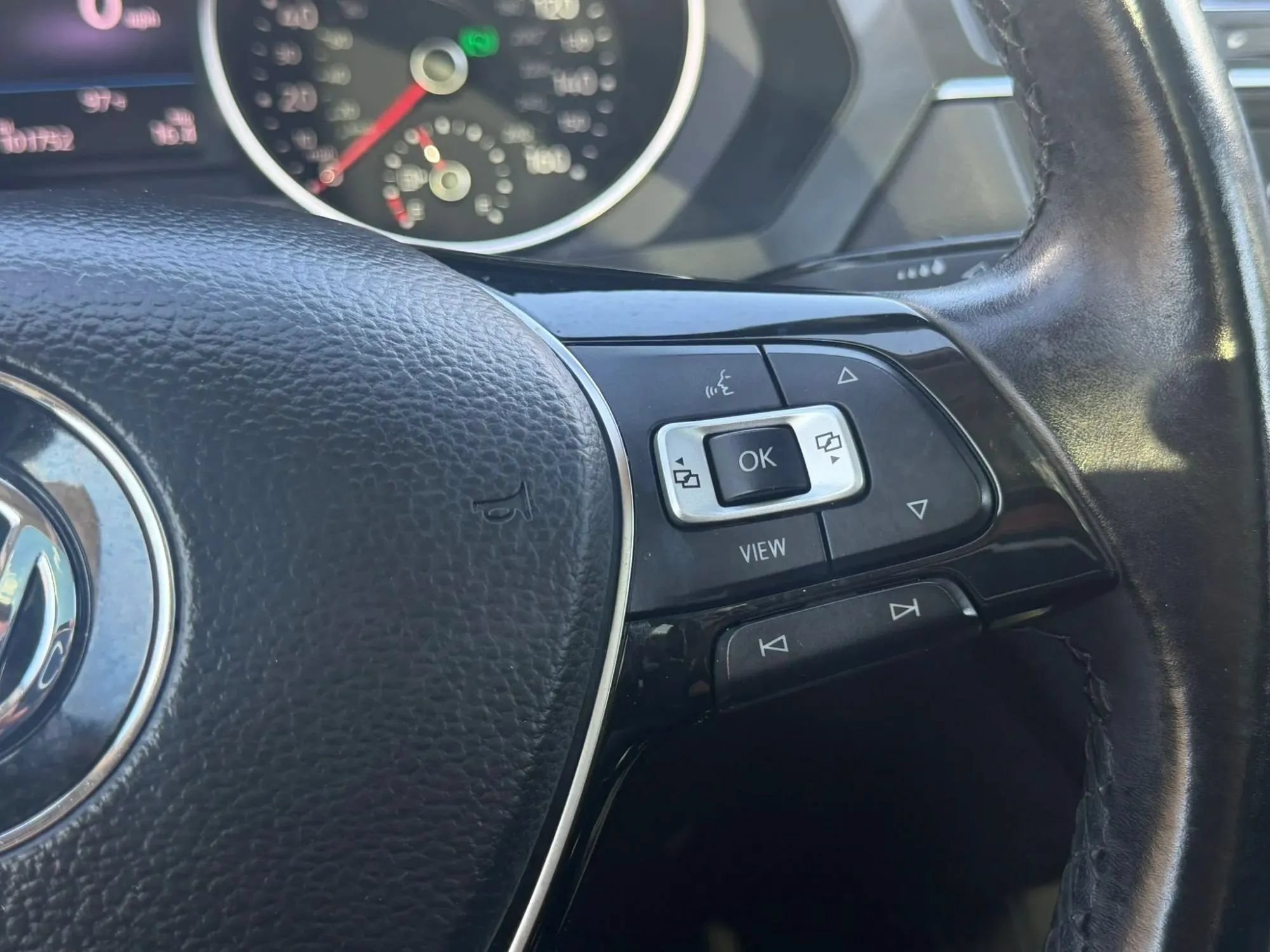 Used 2019 Volkswagen Tiguan SE w/ Panoramic Sunroof Package FWD image 19