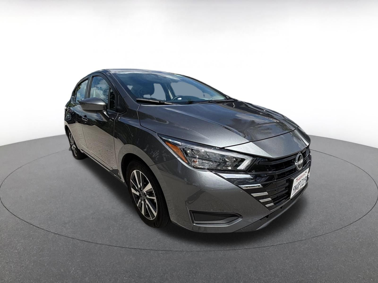 Used 2025 Nissan Versa SV FWD image 2