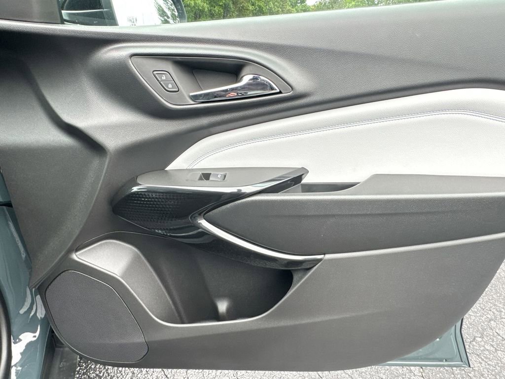 New 2026 Chevrolet Trax LT w/ Driver Confidence Package FWD image 32