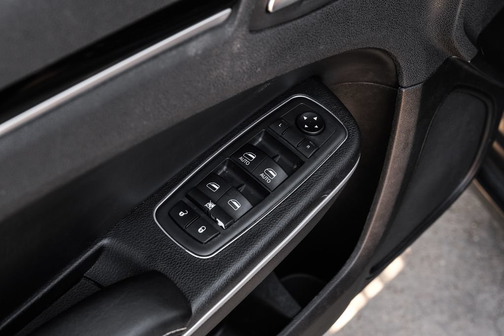 Used 2019 Chrysler 300 S RWD image 56