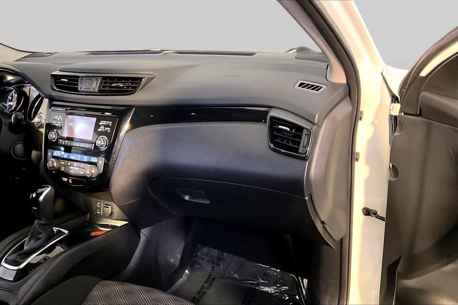 Used 2017 Nissan Rogue Sport SV AWD/4WD image 19