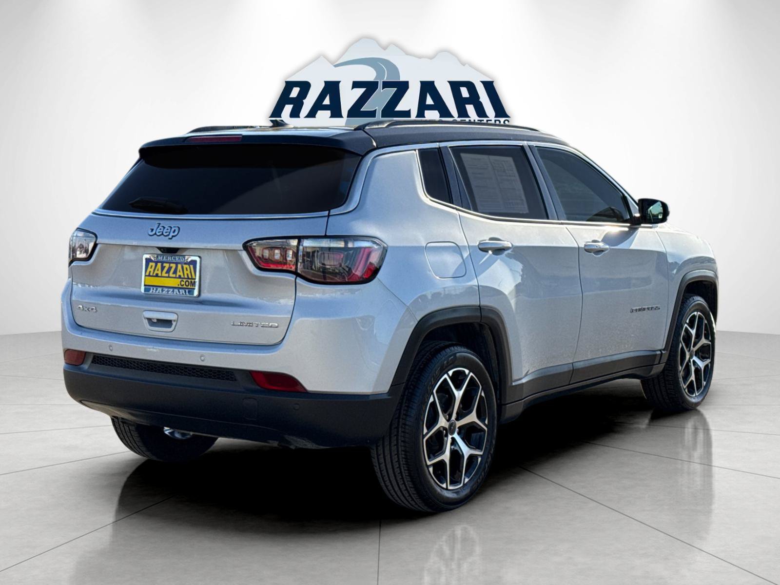 Used 2025 Jeep Compass Limited AWD/4WD image 3