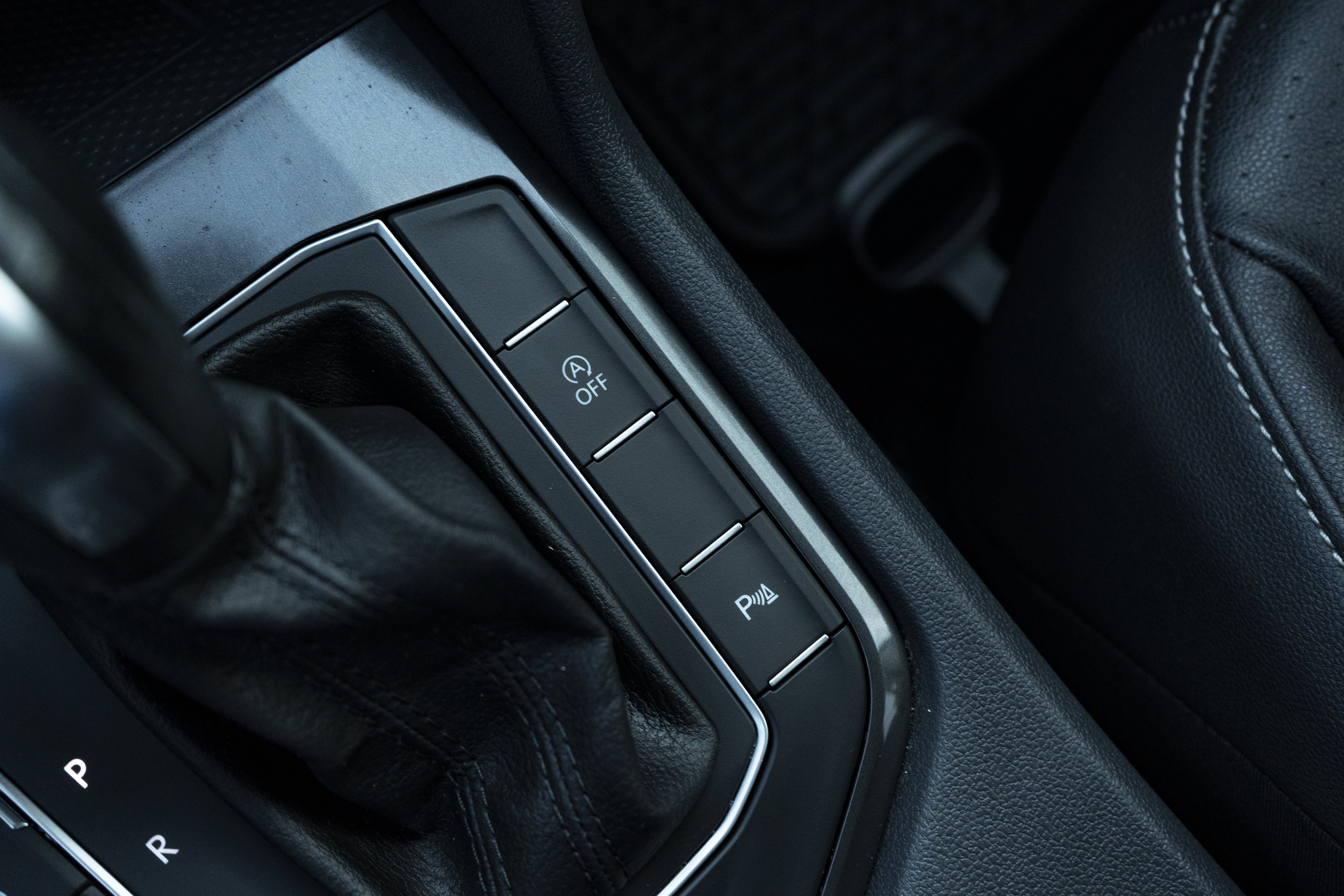 Certified 2020 Volkswagen Tiguan SEL FWD image 28