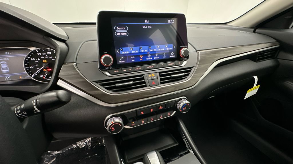Used 2024 Nissan Altima 2.5 SV AWD/4WD image 12