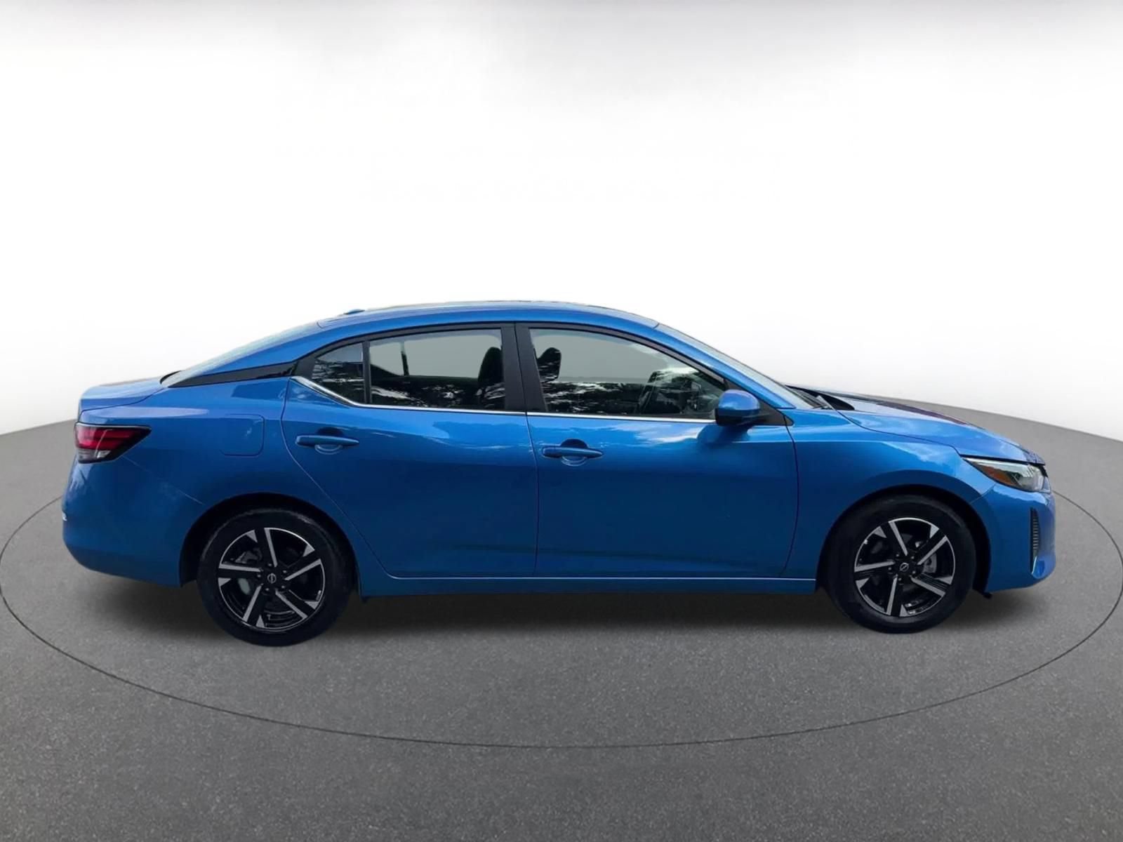 Used 2025 Nissan Sentra SV FWD image 13