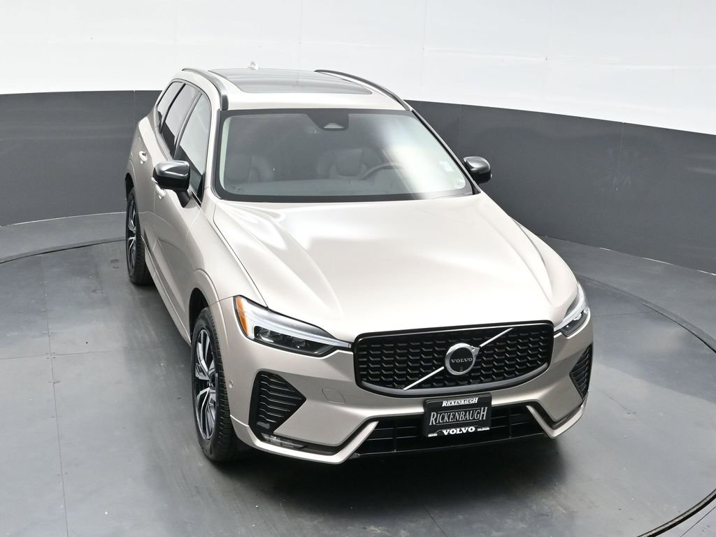 Used 2025 Volvo XC60 B5 Plus image 23