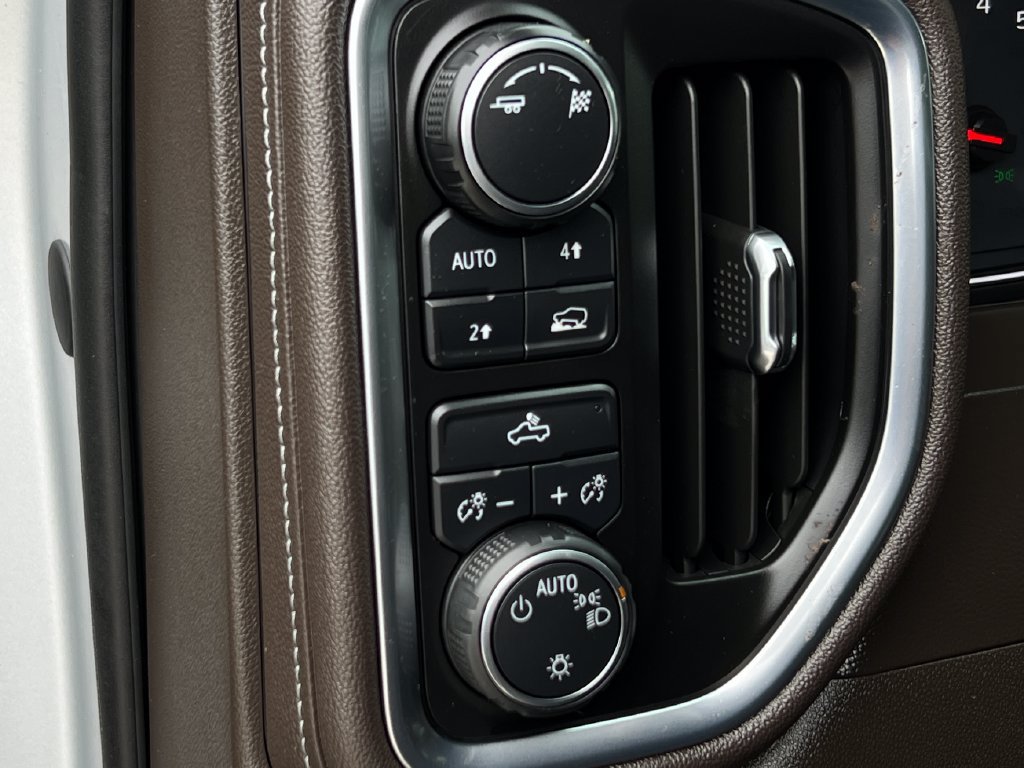 Used 2019 Chevrolet Silverado 1500 LT AWD/4WD image 7