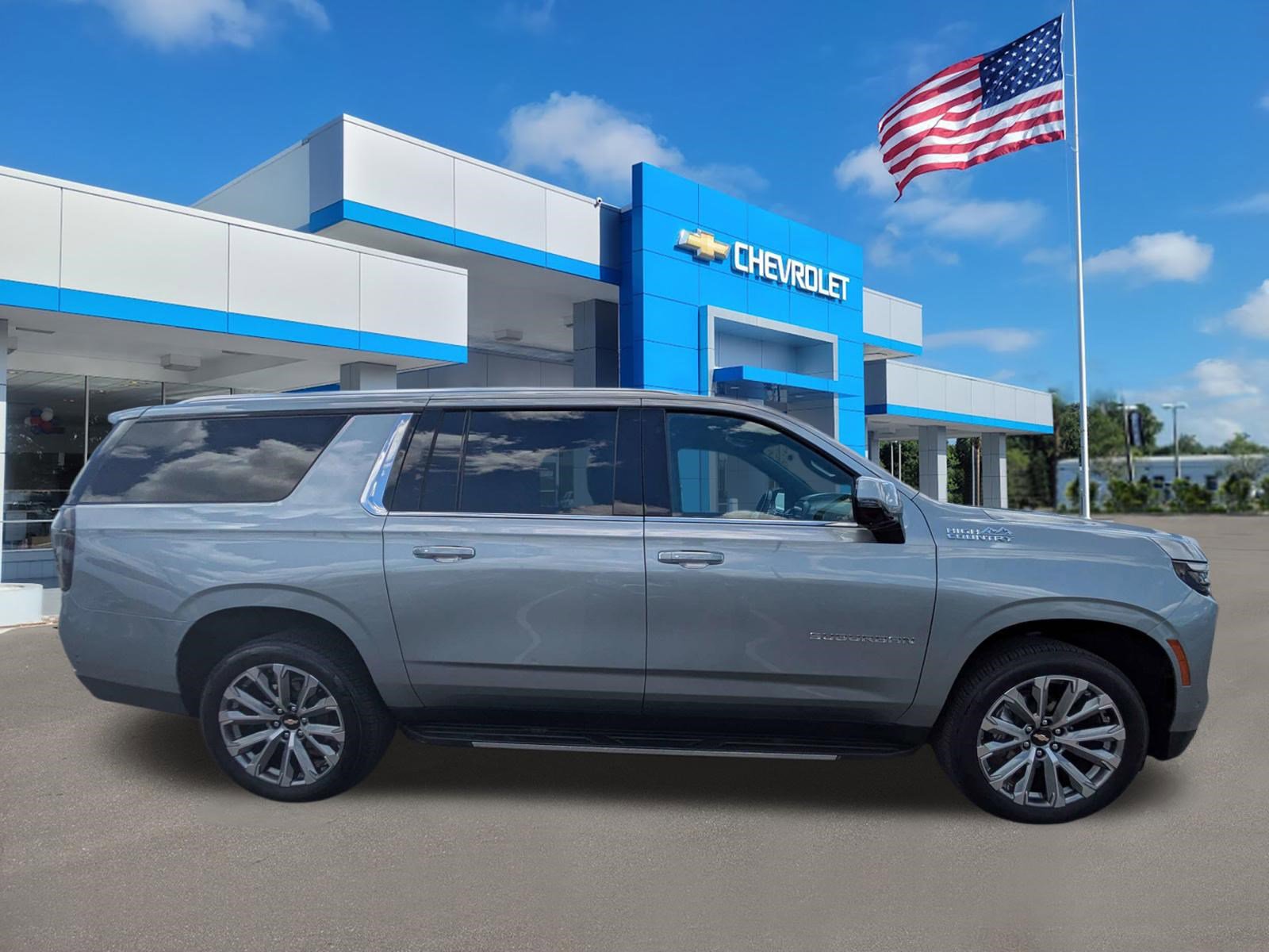 Used 2025 Chevrolet Suburban High Country AWD/4WD image 2