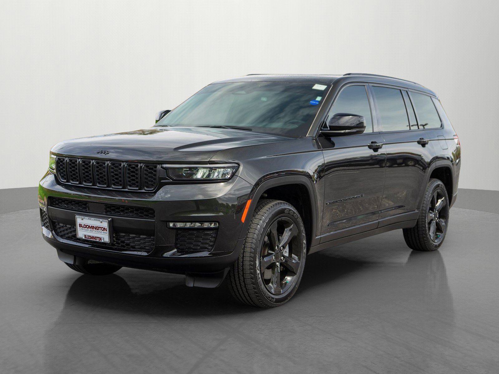 Used 2024 Jeep Grand Cherokee L Limited w/ Black Appearance Package AWD/4WD image 3