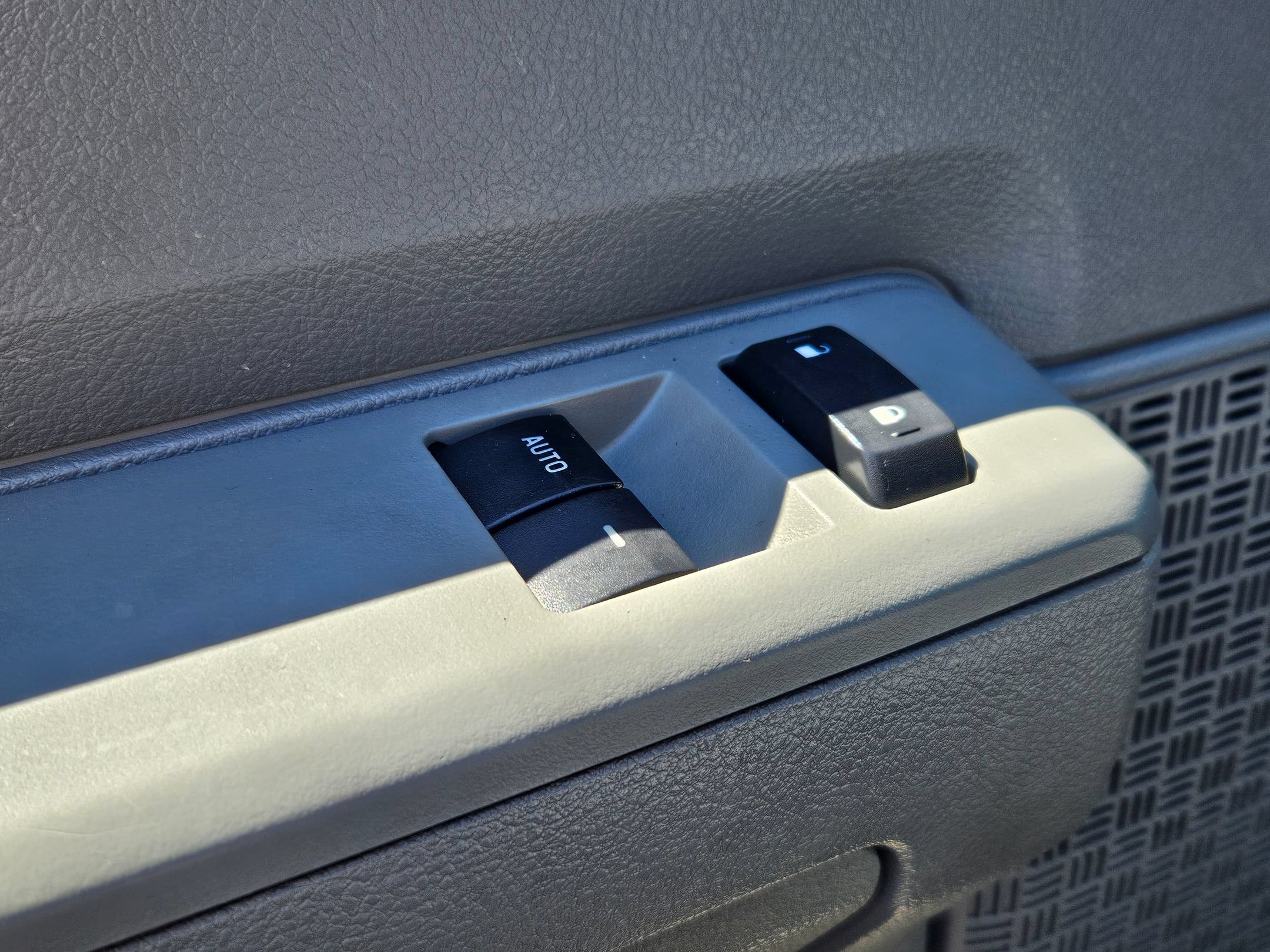Used 2012 Ford E-150 and Econoline 150 Wagon w/ PWR Windows & Locks Group RWD image 11