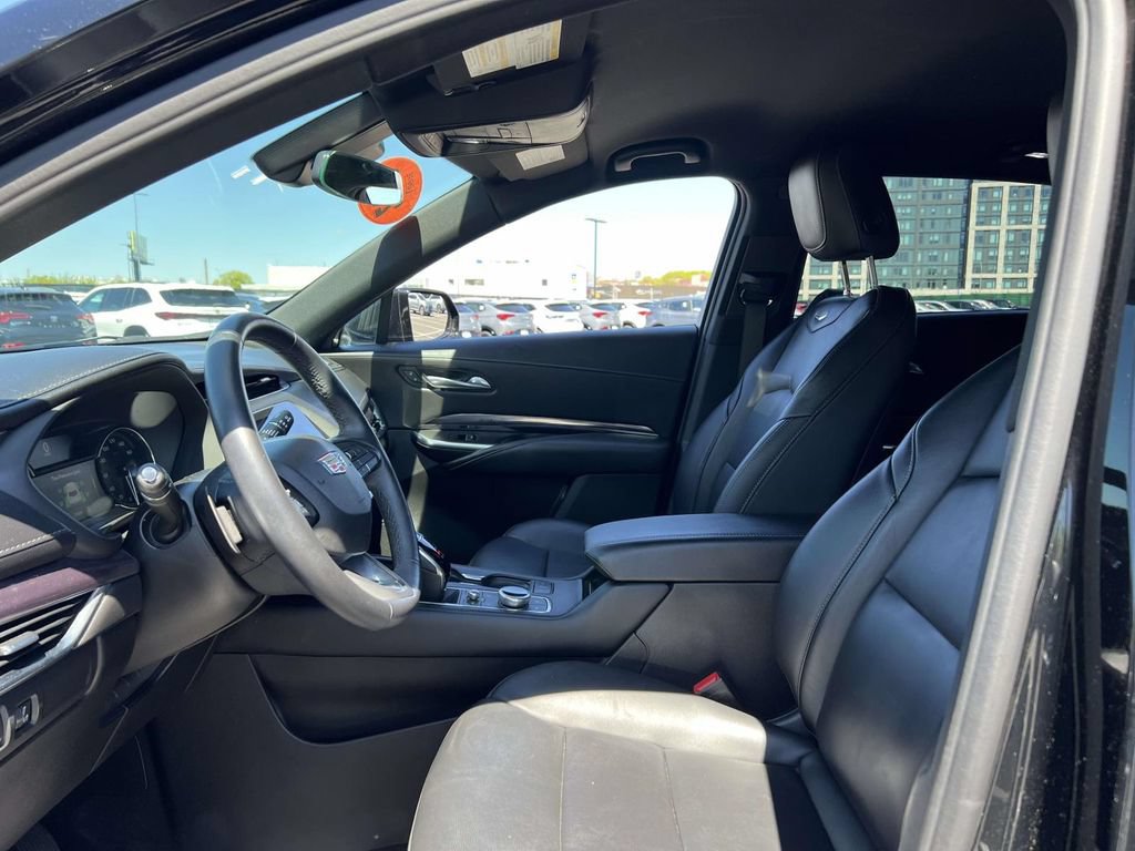 Used 2022 Cadillac XT4 Luxury w/ Cold Weather Package AWD/4WD image 20