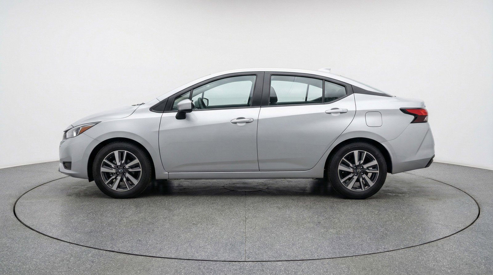 Used 2025 Nissan Versa SV FWD image 5