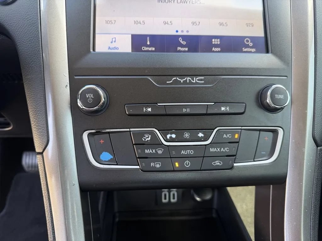 Used 2020 Ford Fusion SE FWD image 17