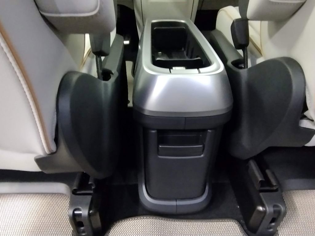 New 2025 Volkswagen ID. Buzz 1st Edition image 42