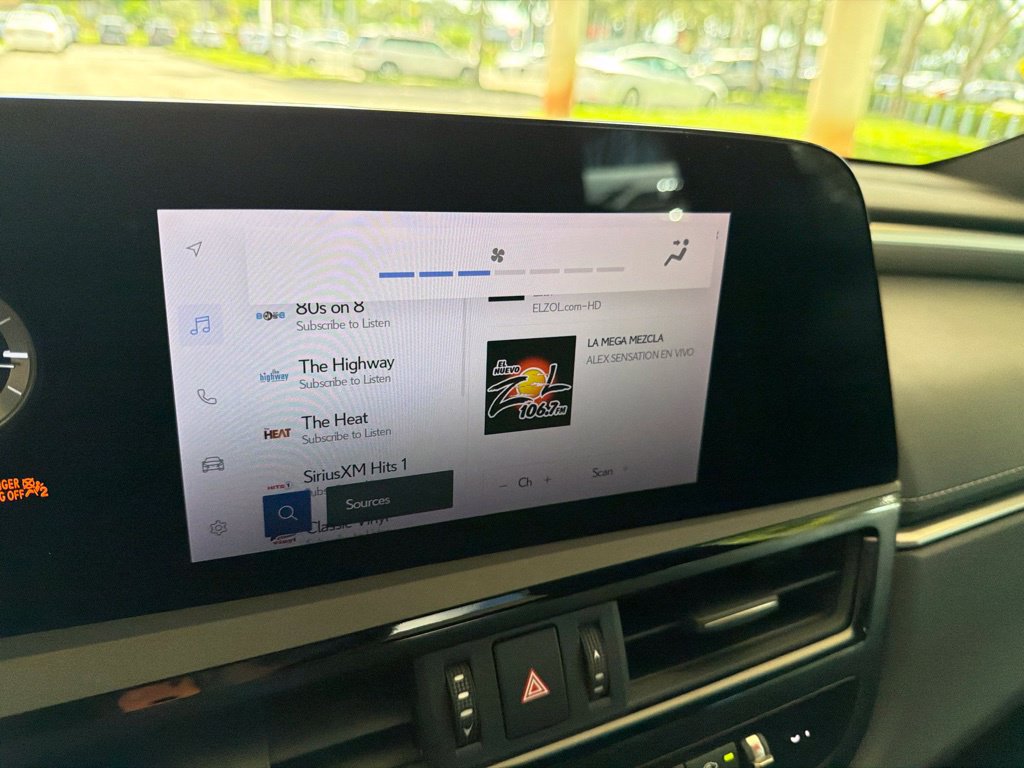 Used 2024 Lexus ES 350 F Sport w/ Accessory Package (Z2) FWD image 8
