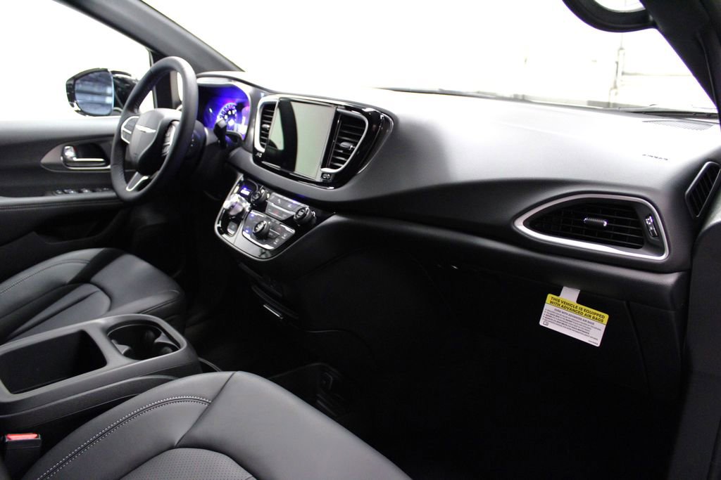 New 2026 Chrysler Voyager LX image 27