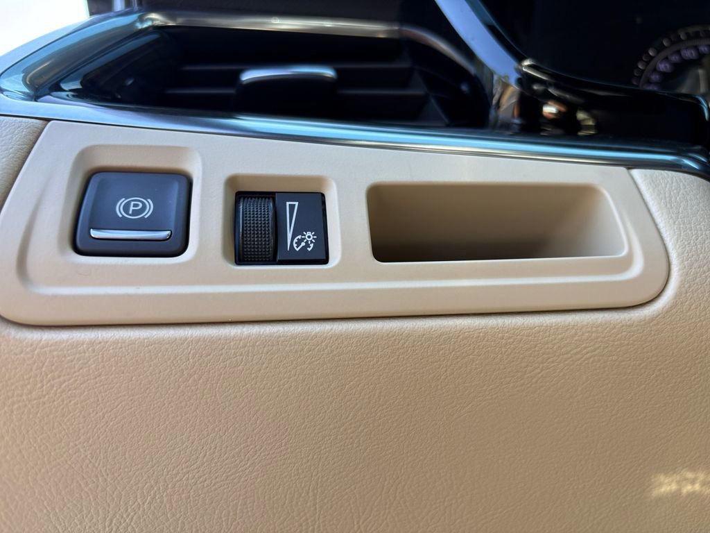 Used 2019 Cadillac XT5 FWD image 6