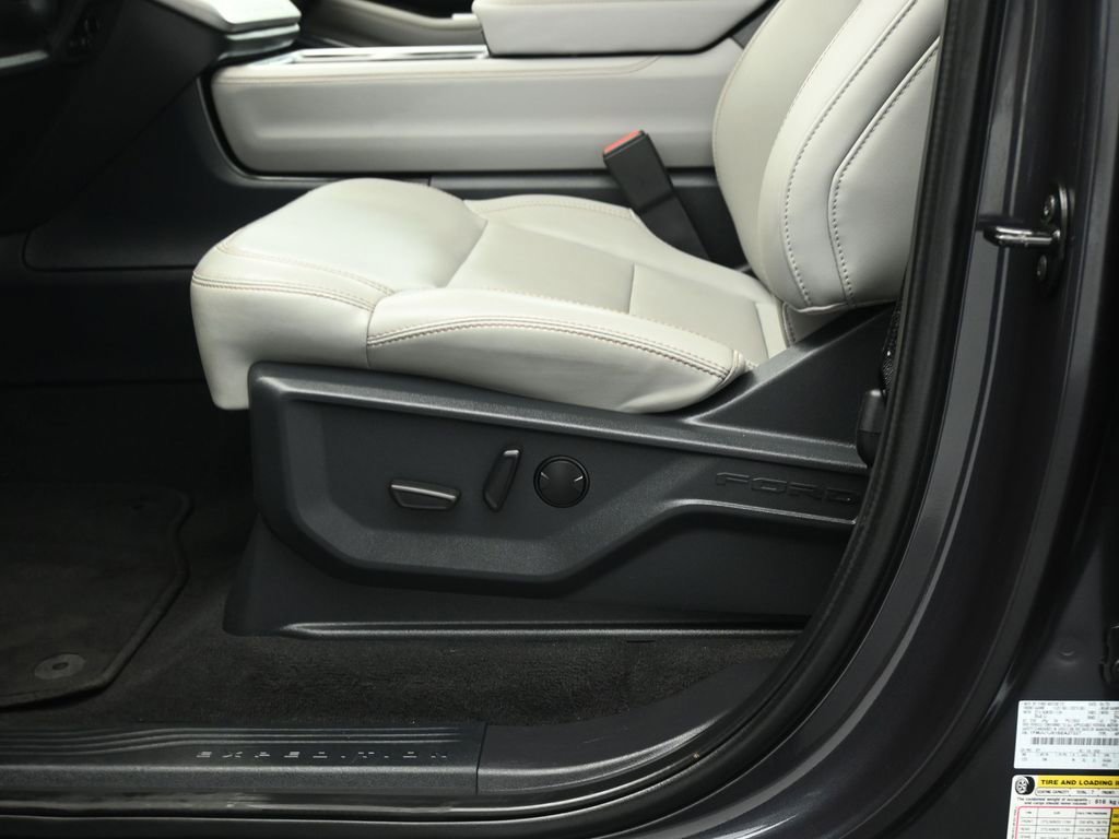 Certified 2025 Ford Expedition Active AWD/4WD image 11
