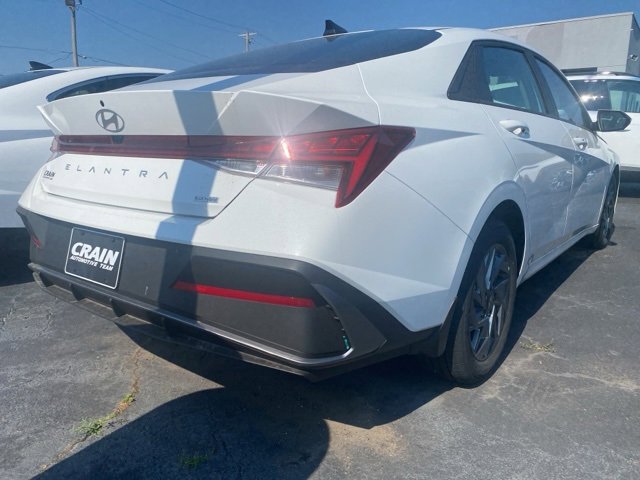 New 2025 Hyundai Elantra Blue image 24