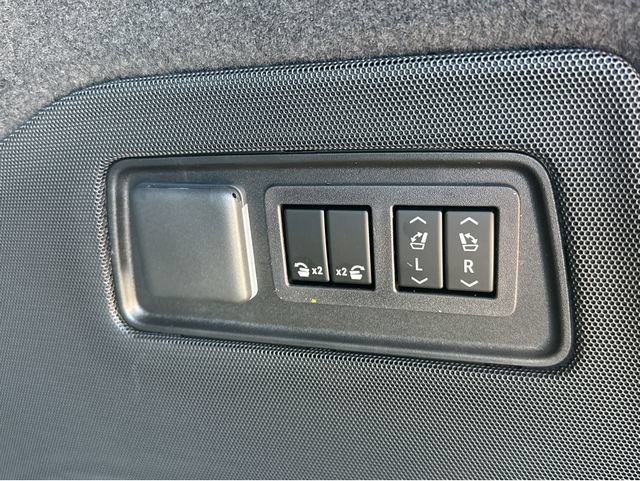 New 2026 Cadillac Escalade ESV Platinum Sport w/ LPO, ONYX Package AWD/4WD image 13