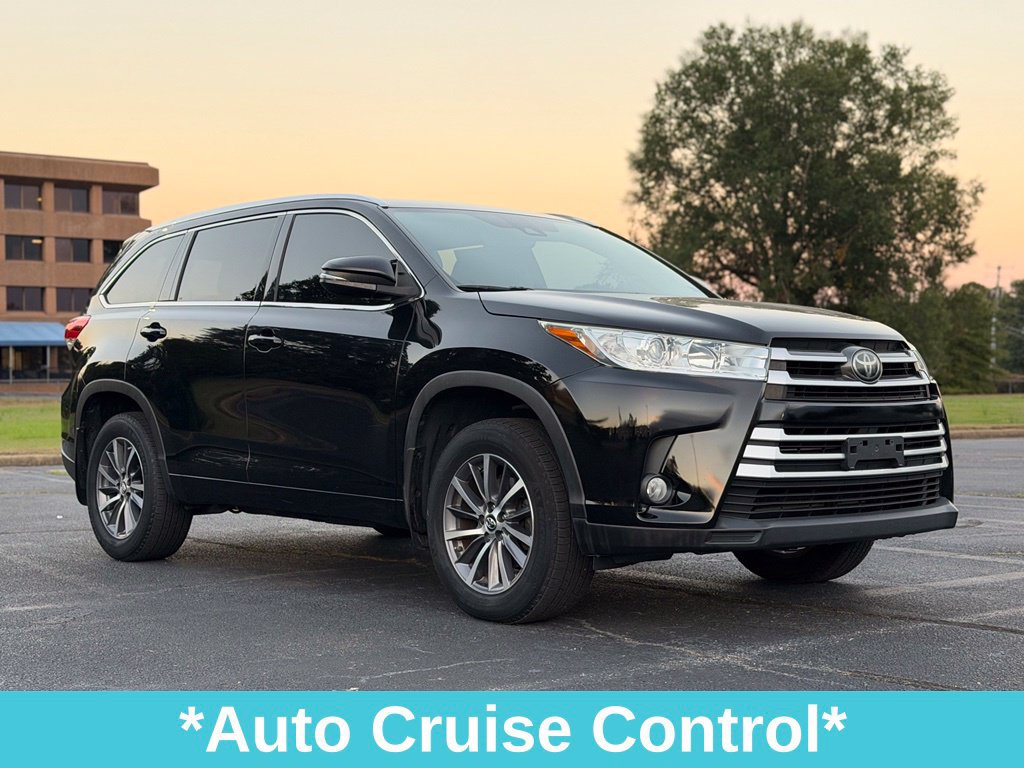 Used 2017 Toyota Highlander XLE w/ Carpet Mat Package AWD/4WD image 12