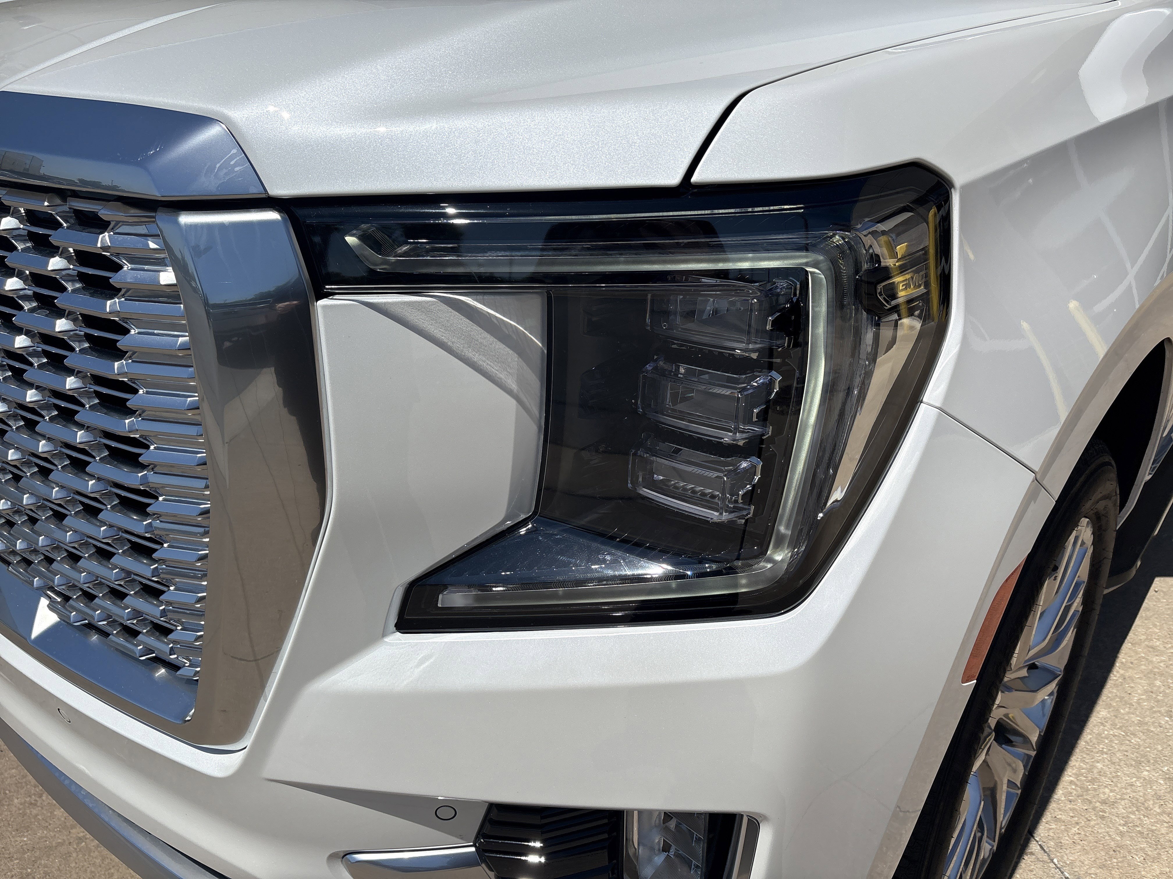 Used 2024 GMC Yukon Denali AWD/4WD image 6
