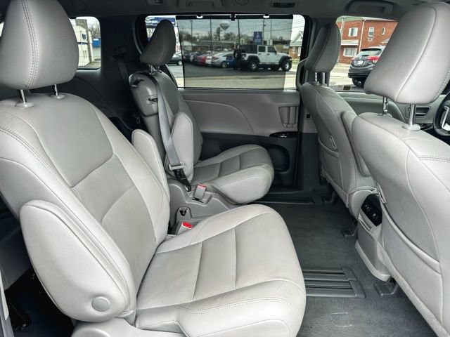 Used 2019 Toyota Sienna XLE image 24