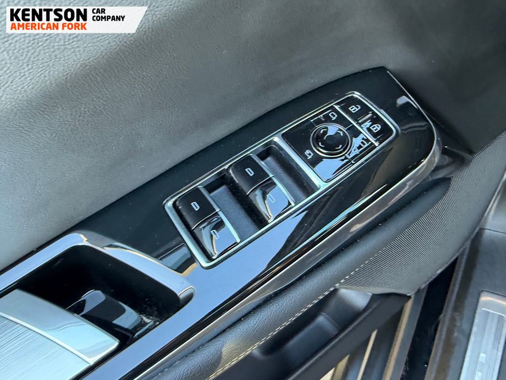 Used 2025 Cadillac Escalade ESV Sport image 25