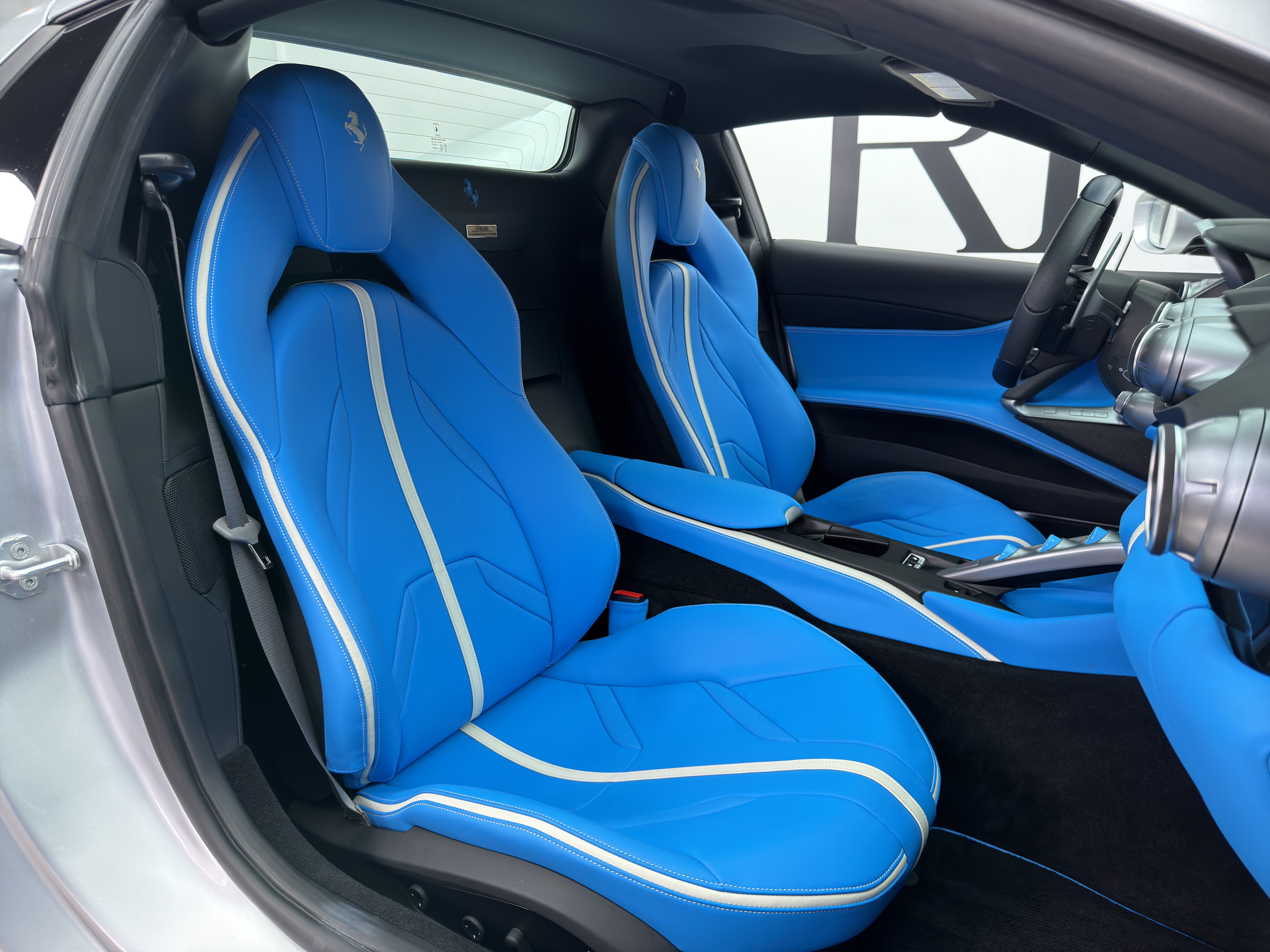 Used 2023 Ferrari 812 GTS RWD image 25