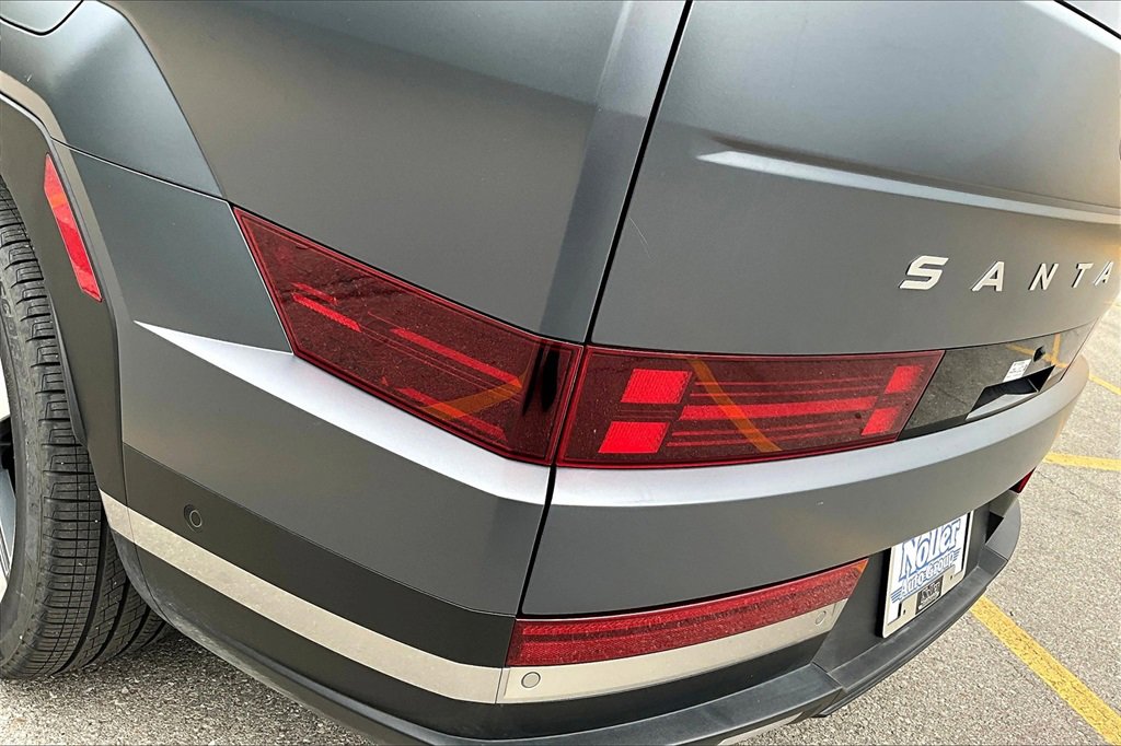 Used 2025 Hyundai Santa Fe Limited image 31