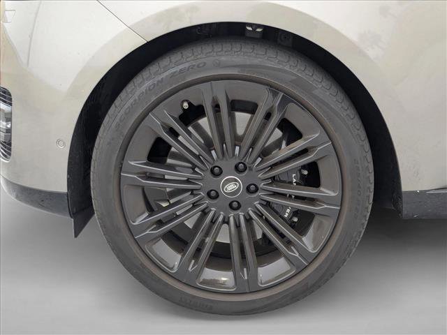 Certified 2023 Land Rover Range Rover SE image 19