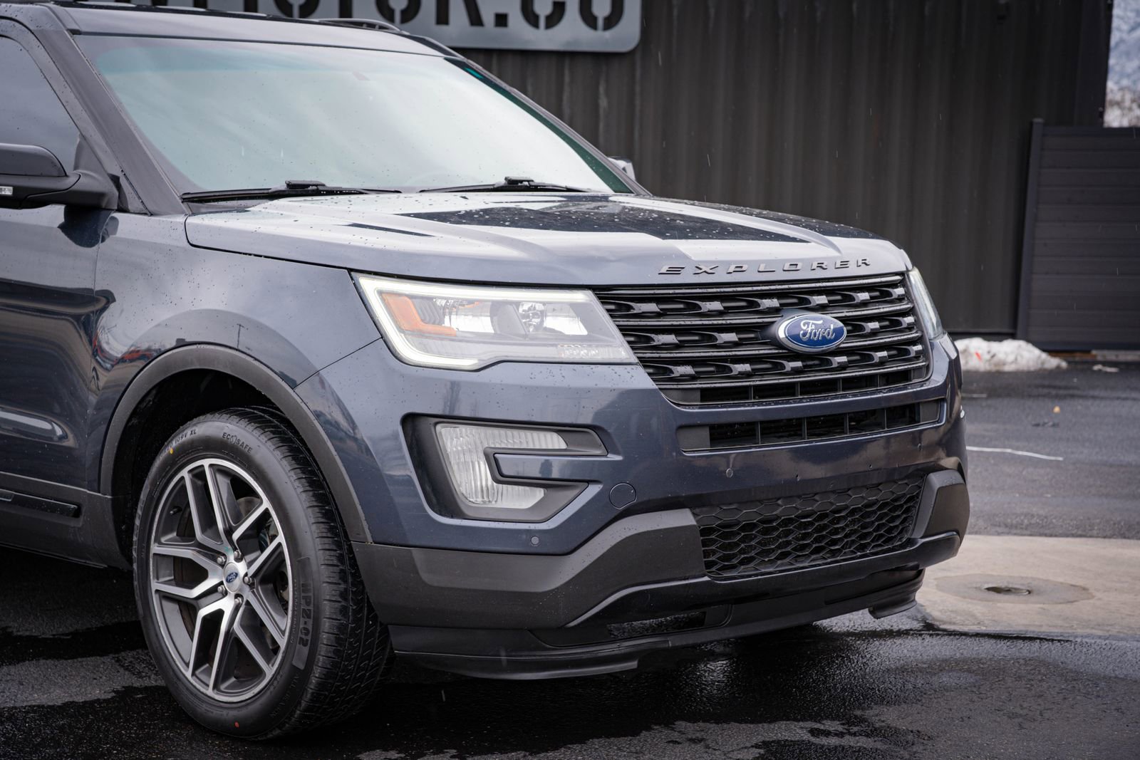 Used 2017 Ford Explorer Sport AWD/4WD image 3