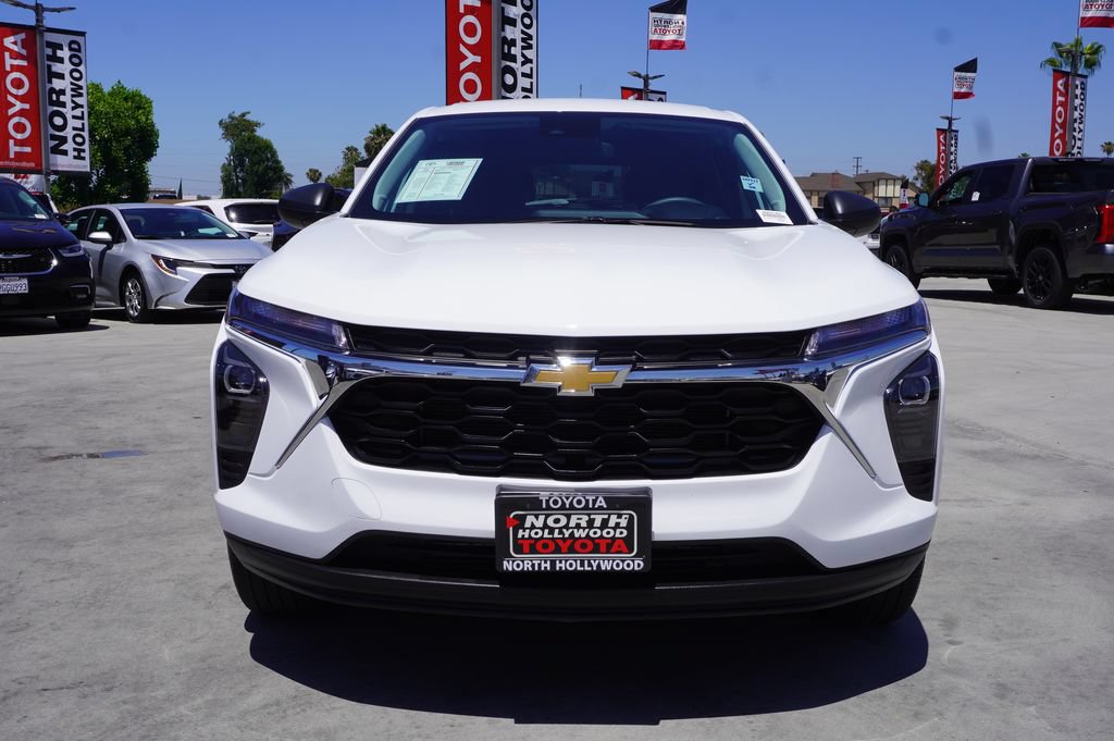 Used 2025 Chevrolet Trax LS FWD image 3