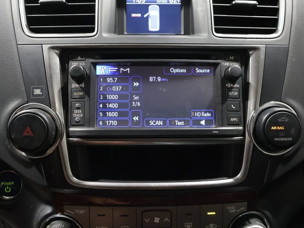Used 2013 Toyota Highlander Limited AWD/4WD image 29