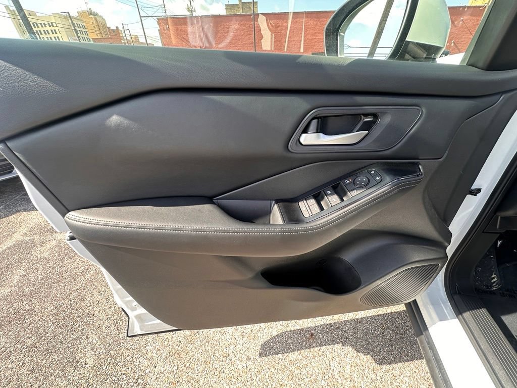 Certified 2025 Nissan Rogue SV FWD image 13