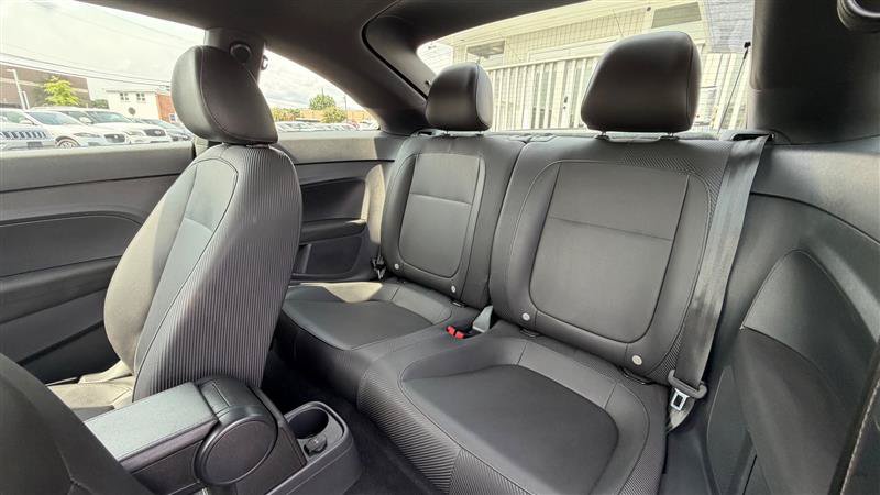Used 2018 Volkswagen Beetle 2.0T FWD image 31