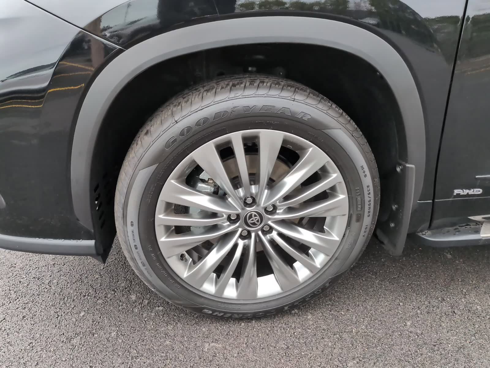 New 2026 Toyota Highlander Platinum image 9