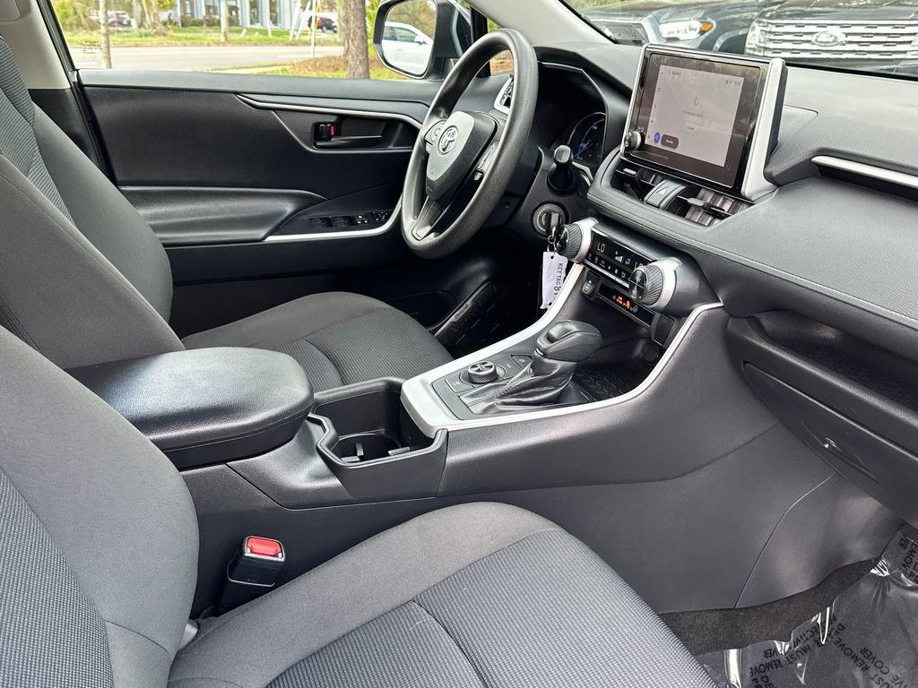 Used 2023 Toyota RAV4 LE image 12