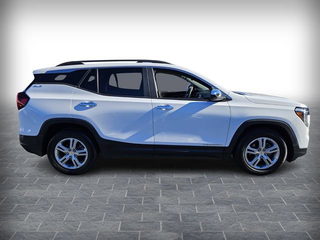 Used 2022 GMC Terrain SLE w/ Driver Convenience Package image 4