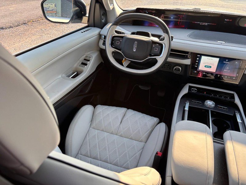 New 2027 Lincoln Navigator Black Label AWD/4WD image 13